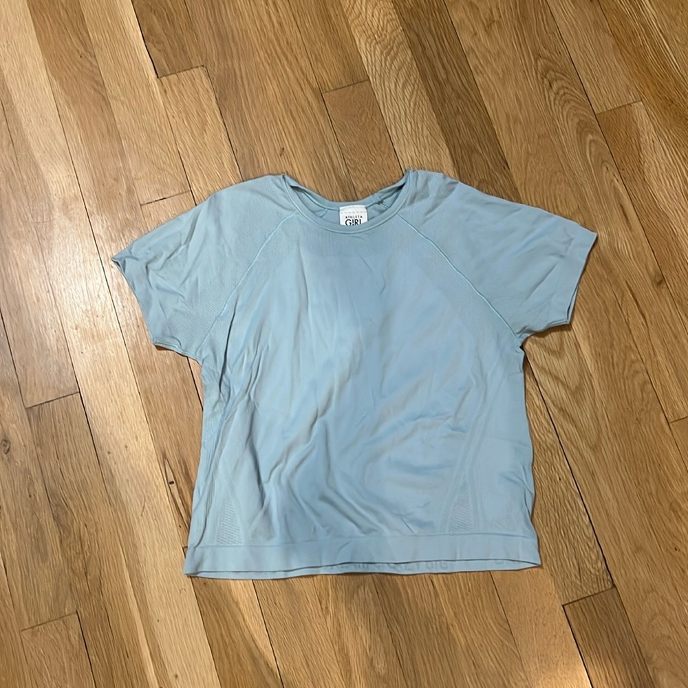 Cute Athleta crop short sleeve T-shirt